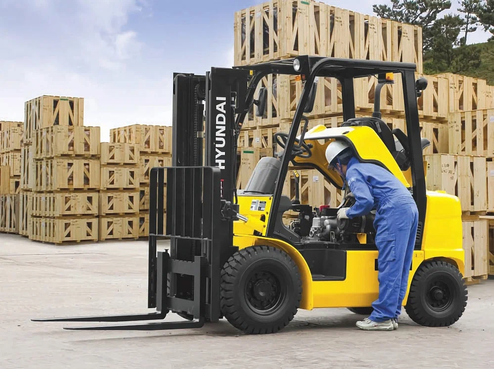 Picker Forklift Services in Kuwait: Excellence in Material Handling